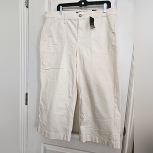 Torrid NWT  Sz 16 Cream Wide-Leg Crop Pants